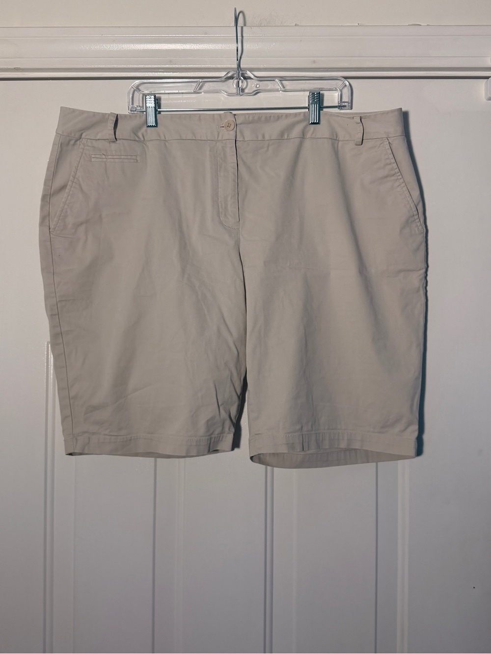 Talbots Classic Women's Chino Shorts in Light Beige. Sz 18W